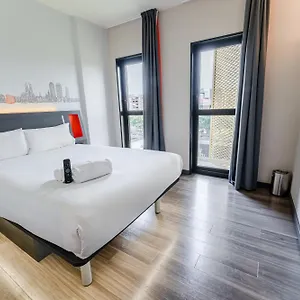 Easyhotel Barcelona Fira Szálloda L'Hospitalet de Llobregat