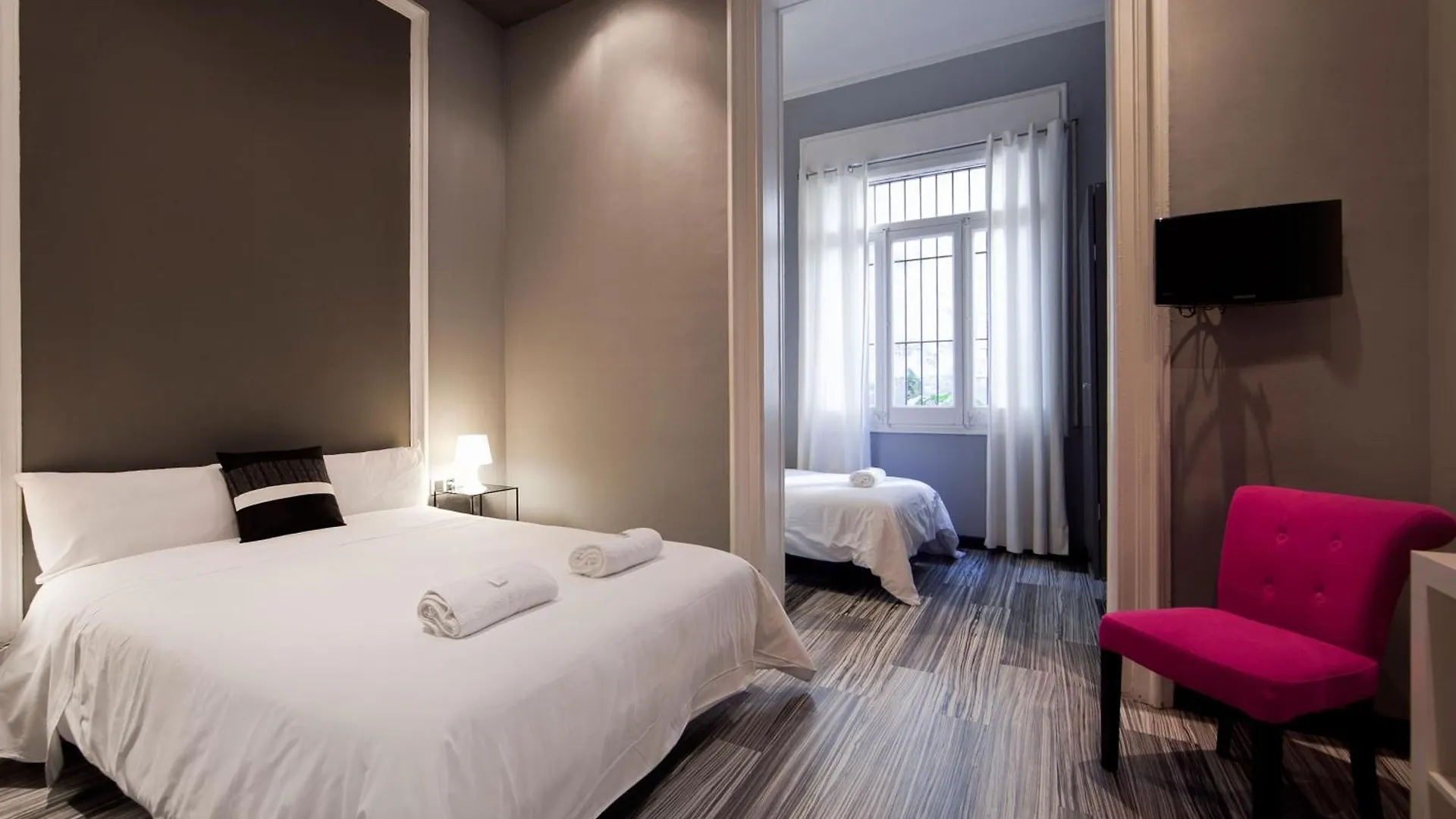 Hostal Boutique Khronos Barselona İspanya