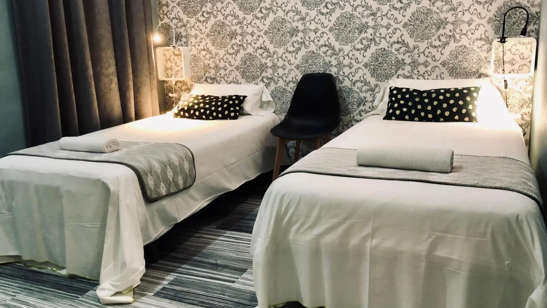 Hostal Boutique Khronos Barselona İspanya