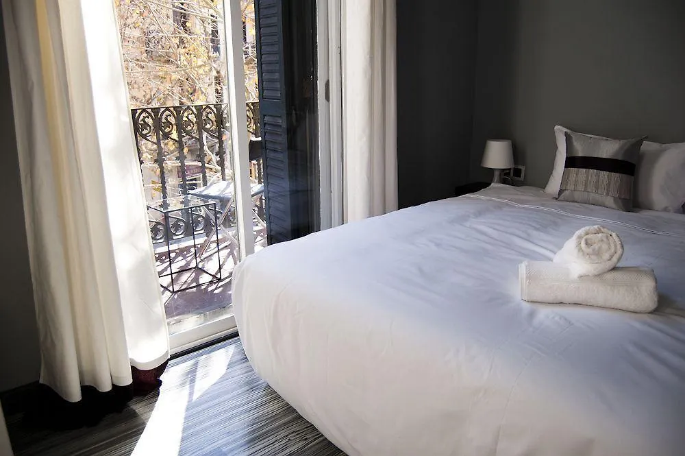 Konukevi Hostal Boutique Khronos Barselona